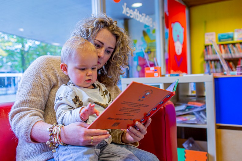 Voorlezen in de Bibliotheek met Sinterklaasboeken